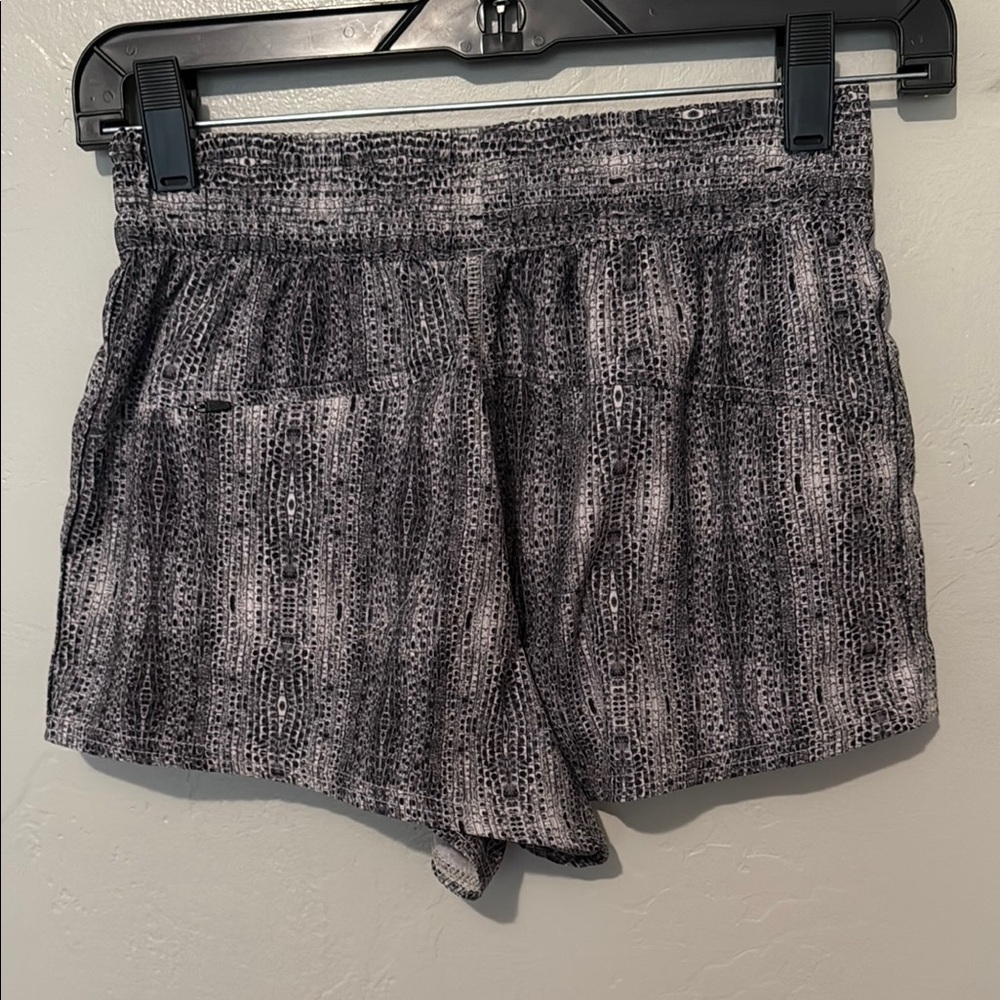Vuori Women's Athletic Shorts in Black and Gray XSmall - Picture 6 of 8